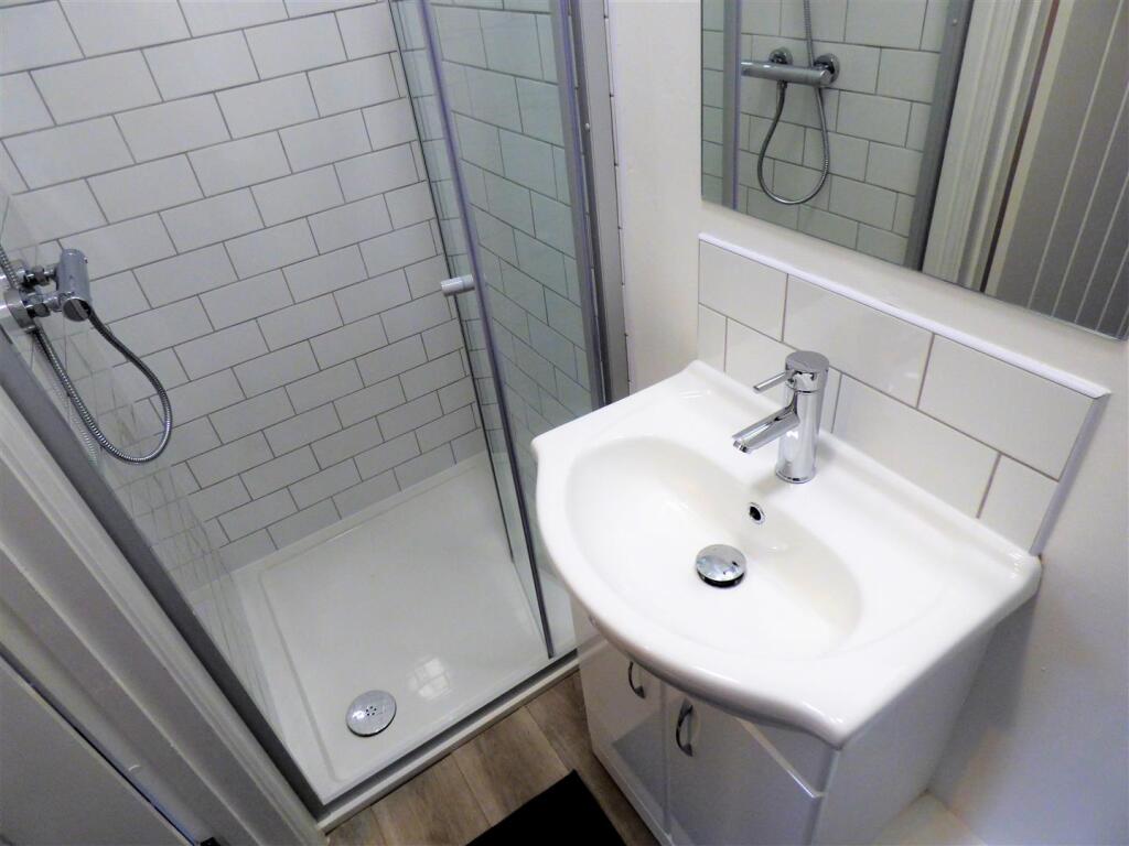 1 bedroom house share for rent