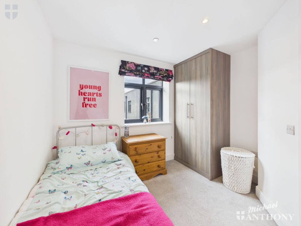 Apartment in Aylesbury, Buckinghamshire - More
