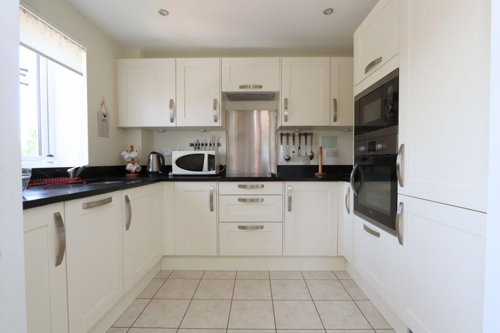 Eccleshall Road, Stafford, ST16 photo 4