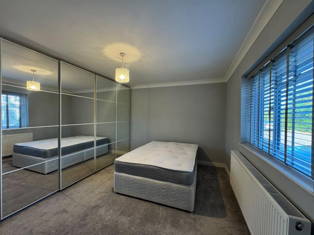 House in Wraysbury, Sunnymeads - View 5