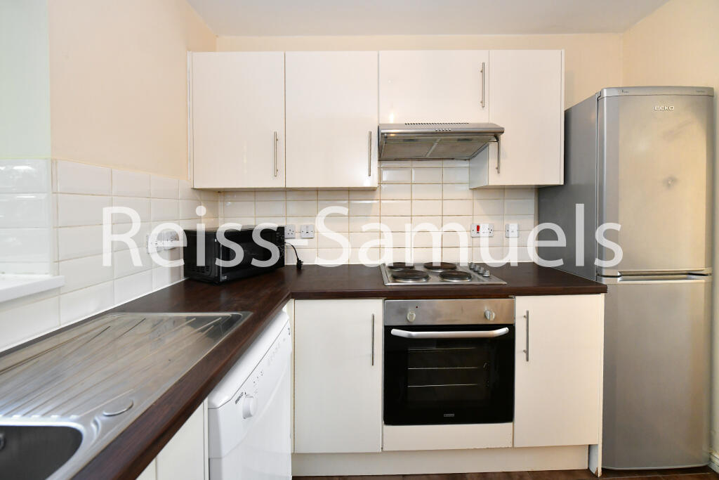 6 bedroom semi-detached house for rent