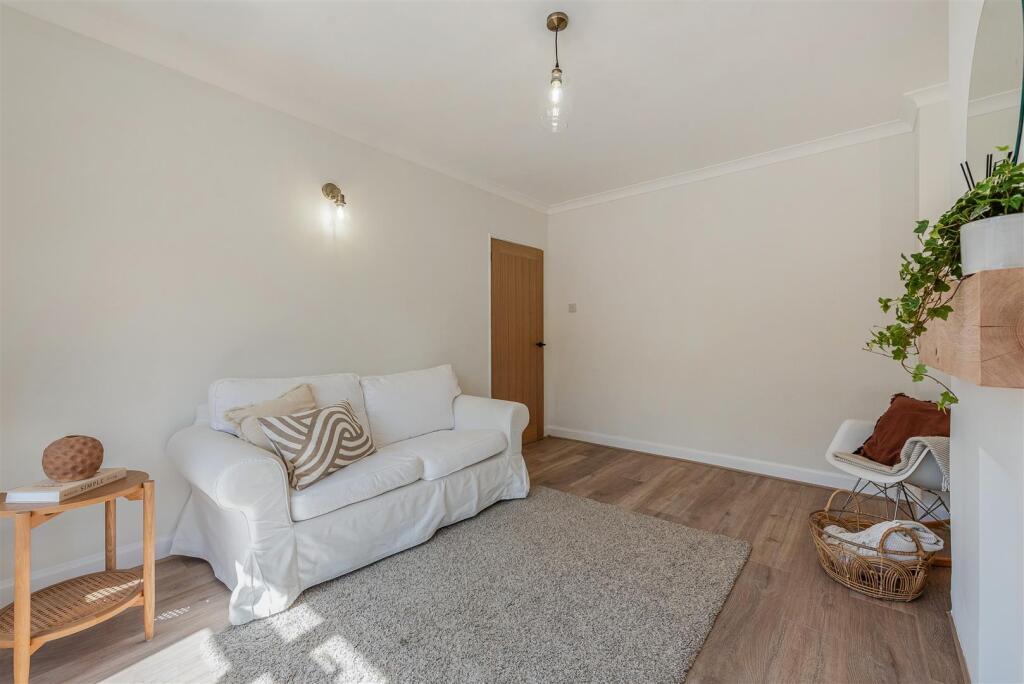 House in Basingstoke and Deane, Whitchurch - View 4