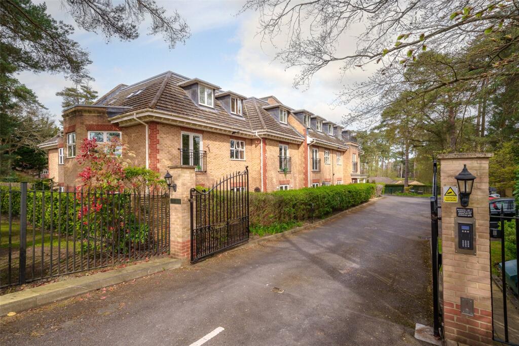 Main image of property: Ardwell Close, Crowthorne, Berkshire, RG45