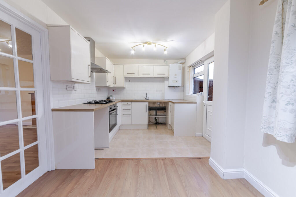 Western Close, Garden City photo 4