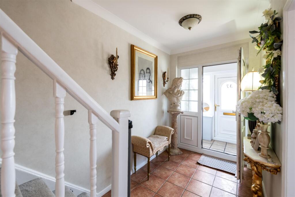 House in Reigate and Banstead, Surrey - View 2