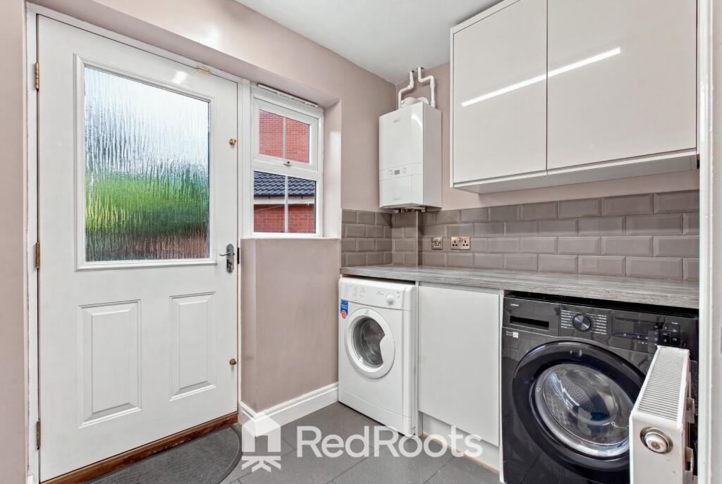 House in Doncaster, Barnby Dun with Kirk Sandall - More