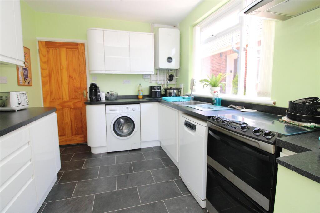 Tewkesbury Avenue, Fareham, Hampshire, PO15 - View 2