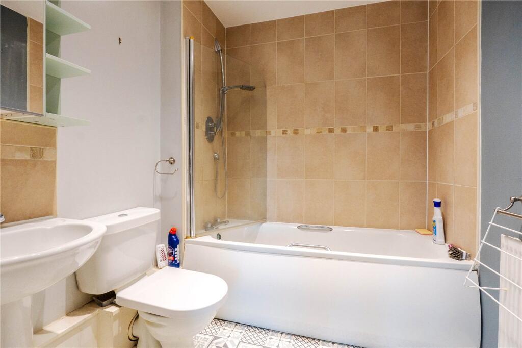 Apartment in Luton - View 5