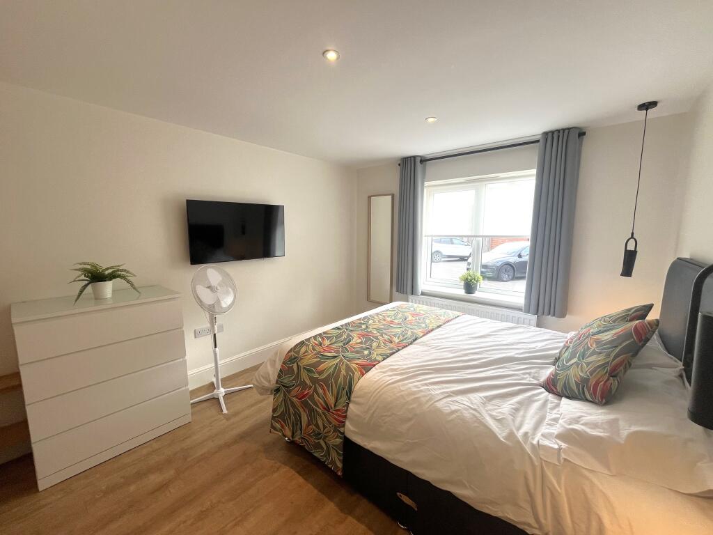 Apartment in Nottingham, Abbey Park - View 3