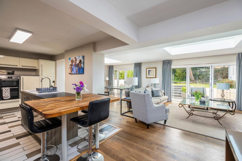 House in Poole, Lilliput - More