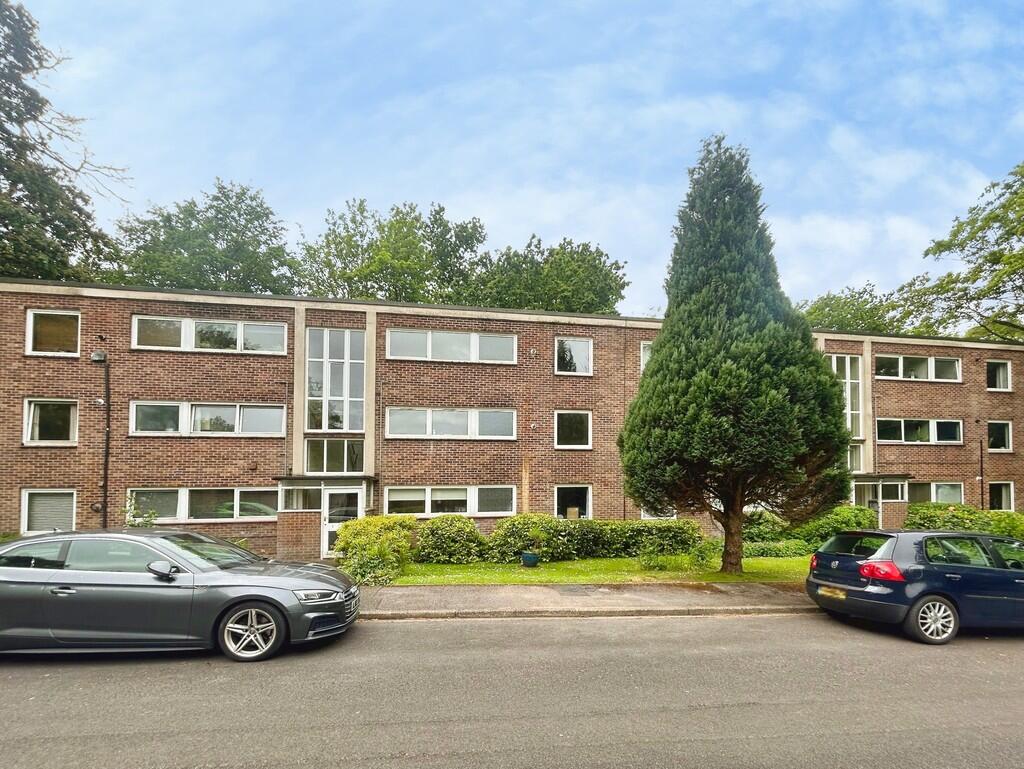 Main image of property: Oakwood Close, Chandlers Ford