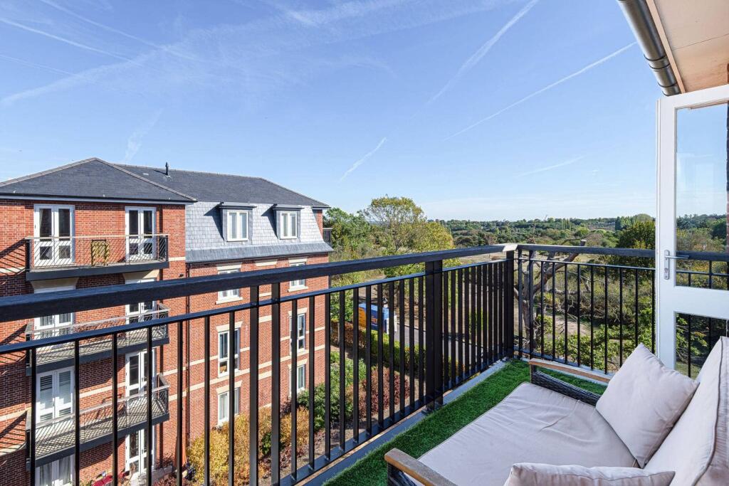 Apartment in Enfield - More