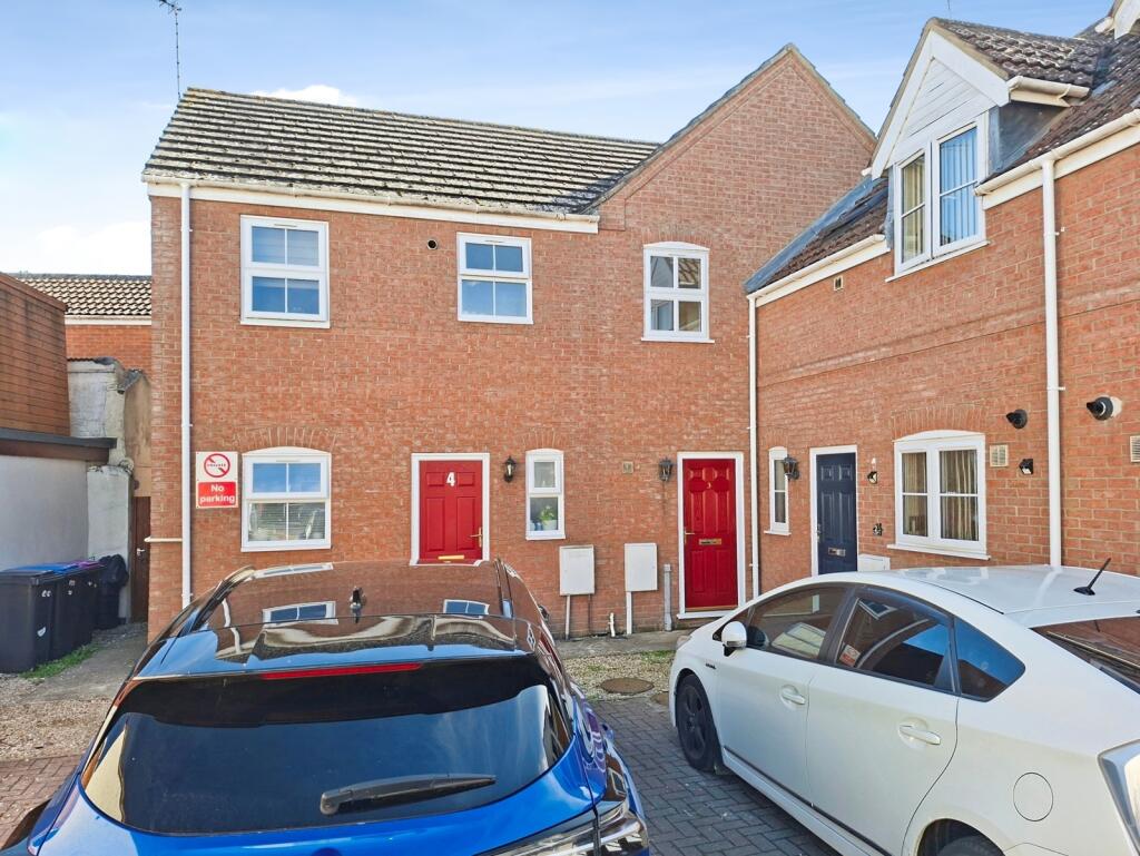 2-bed terraced on St. Johns Mews, Holbeach, £135,000