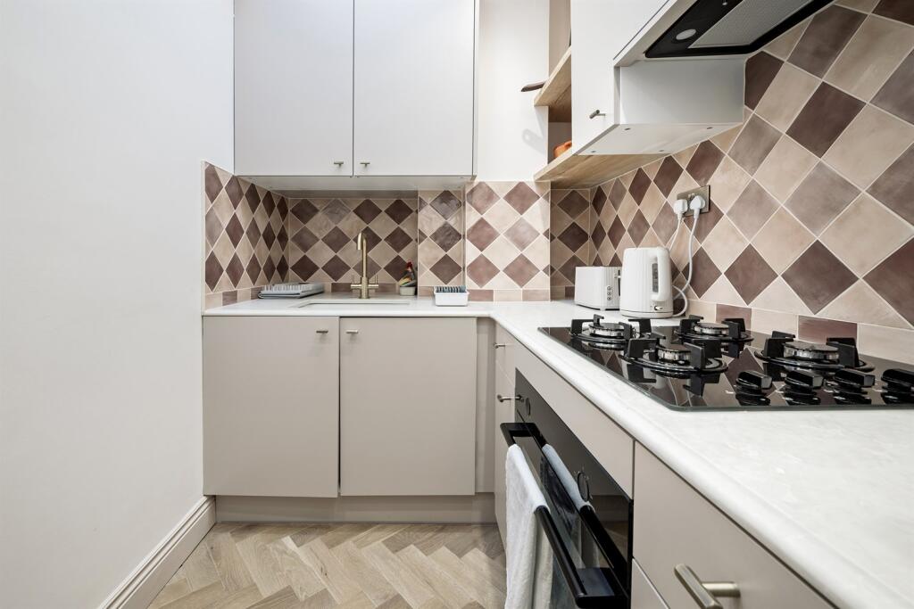 Apartment in London - View 5