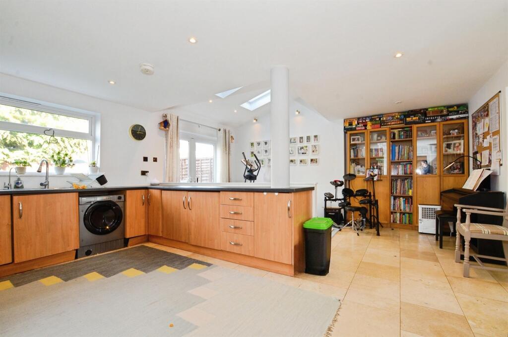 Additional image 20 of Chesterton Avenue, Harpenden