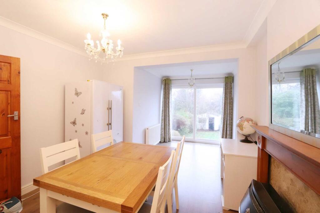 House in Sutton - View 5
