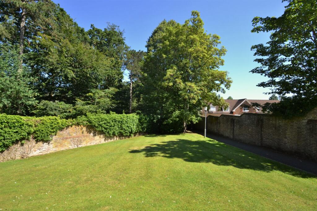 Apartment in Mid Sussex, Haywards Heath - View 4