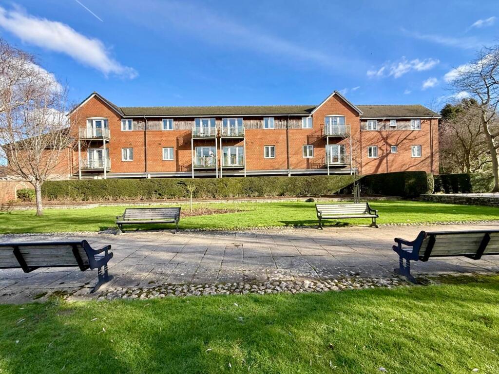 Apartment in Swindon, Eastcott, South Swindon - View 4