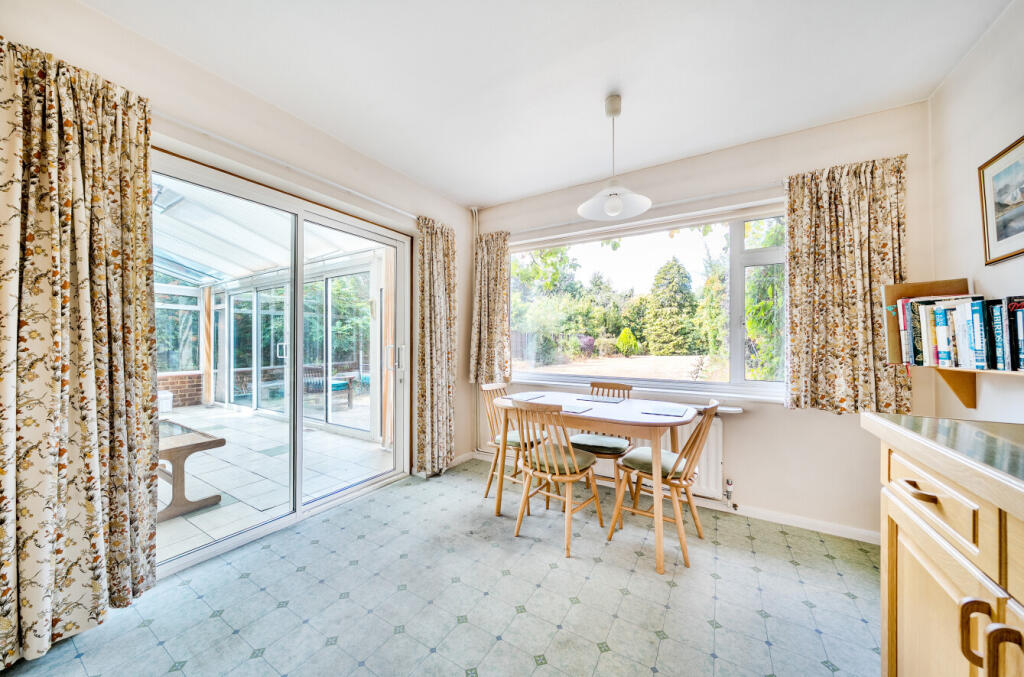 House in Chislehurst, Leesons, St Paul's Cray - More