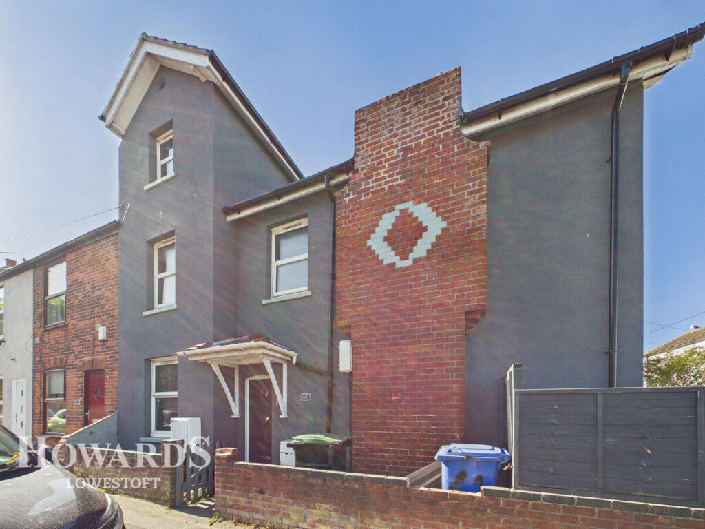4-bed terraced on Church Road, Lowestoft, £180,000