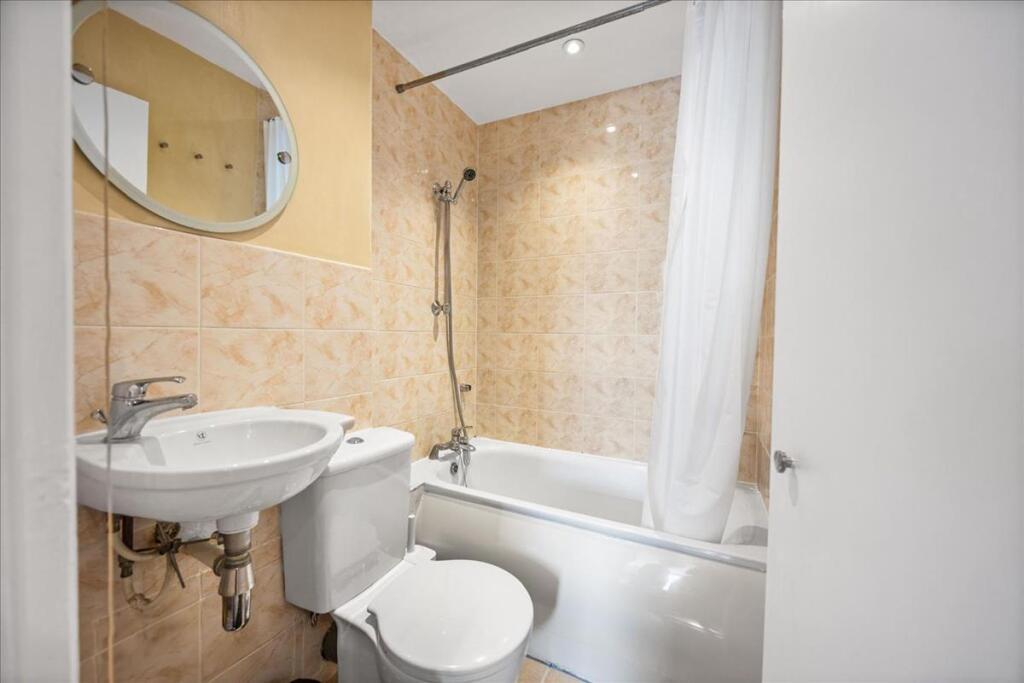 Clifford Court, Bayswater, London W2 photo 4