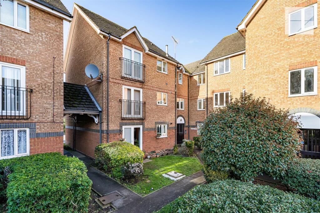Main image of property: Farthingale Court, Waltham Abbey