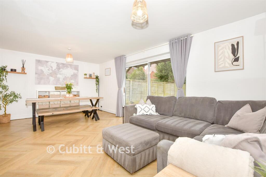 4-bed semi-detached on Lamorna Gardens, Westergate, Chichester, West Sussex, £385,000