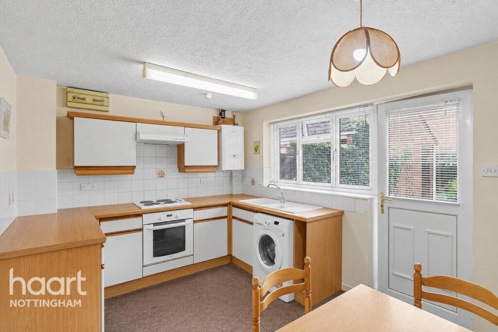Lambourne Drive, Wollaton photo 4