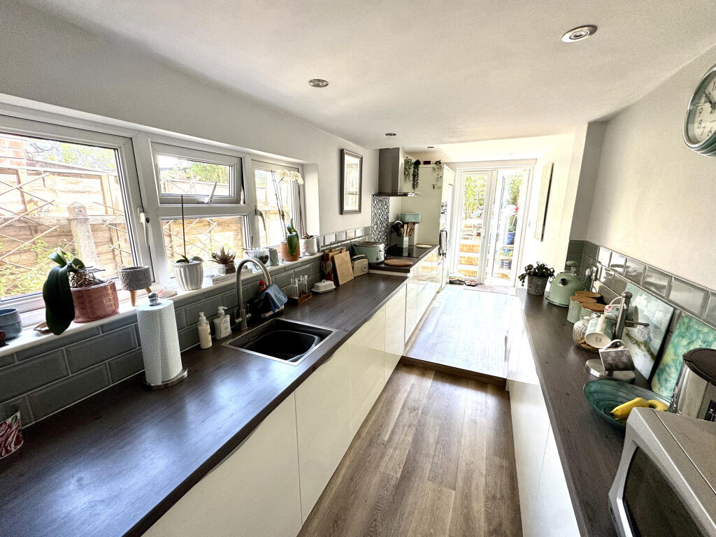 House in Newport, Barton - View 5