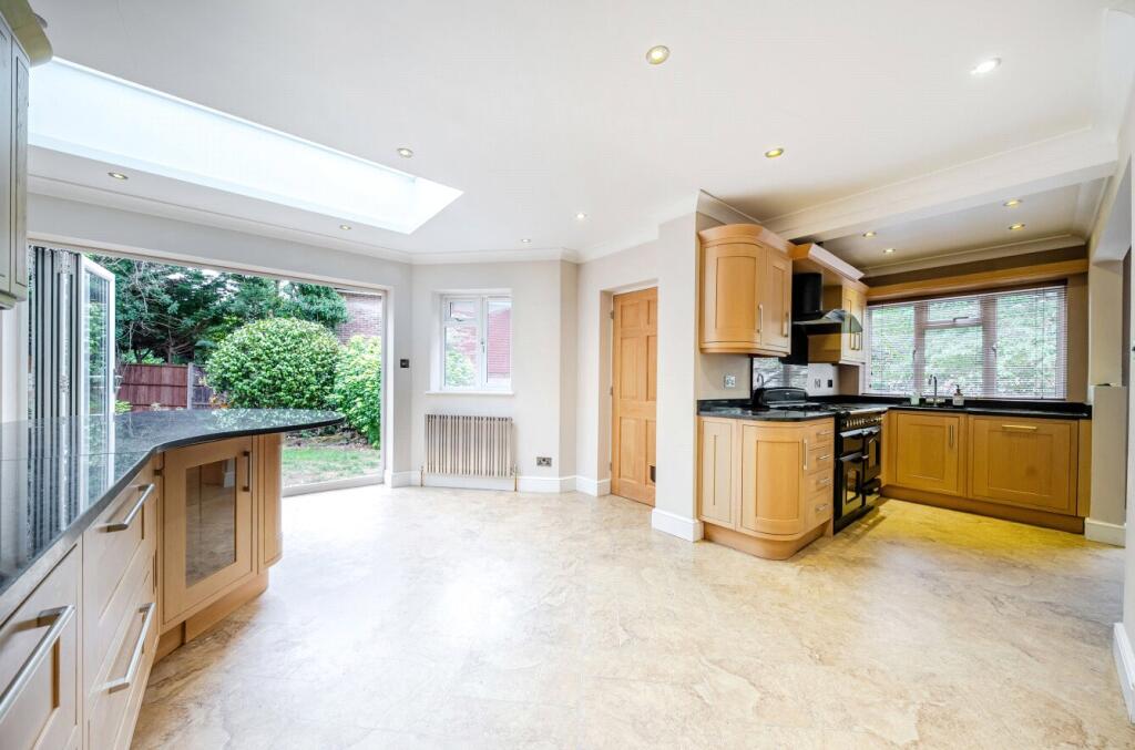 House in Surrey Heath, Camberley - View 3