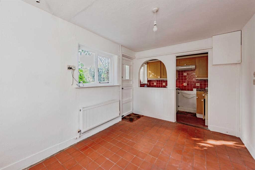 House in Crawley, West Green - View 4