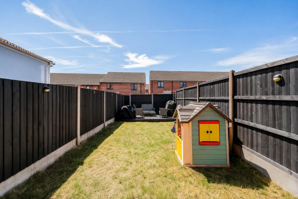 House in Romford - More