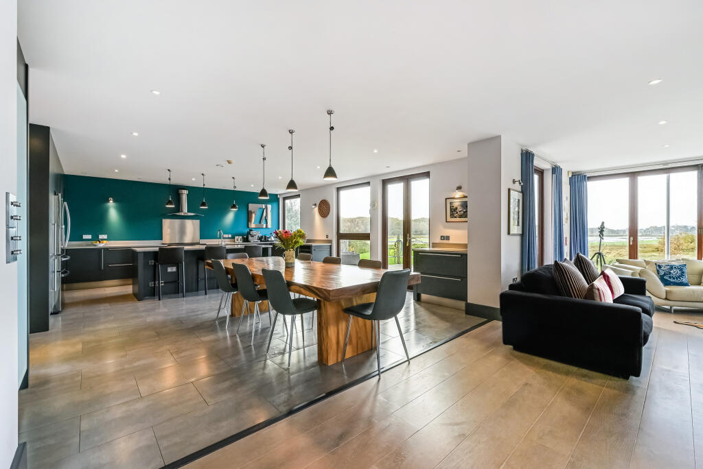 House in Chichester, Bosham - More