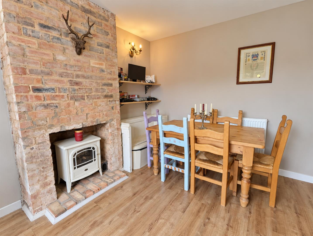House in Nuneaton and Bedworth, Warwickshire - More