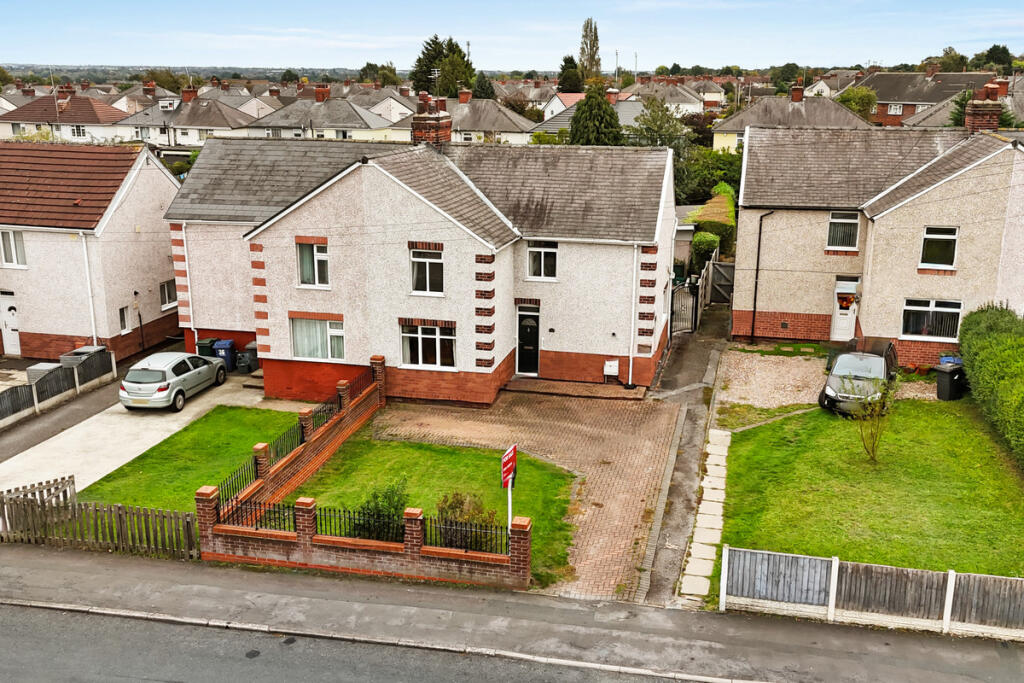 3-bed semi-detached on Windmill Balk Lane, Doncaster, DN6, £160,000
