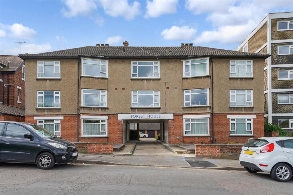Main image of property: Crescent Road, North Chingford, E4