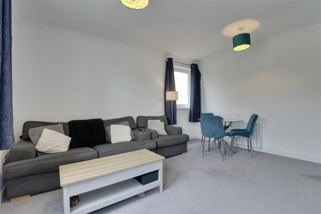 Apartment in Portsmouth, Old Portsmouth - View 4