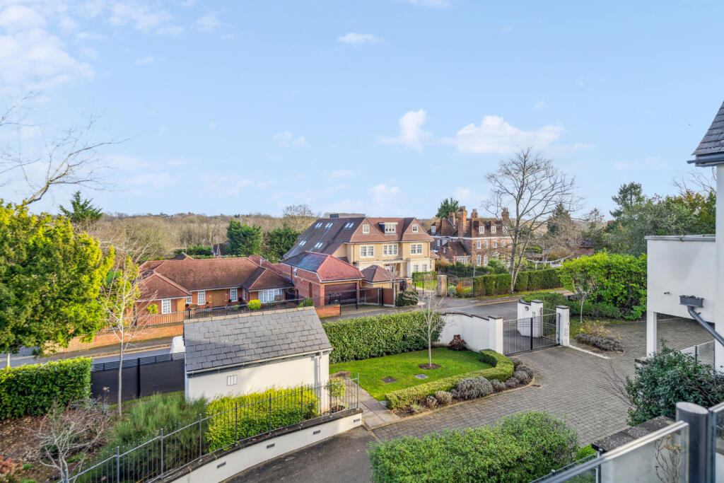 Apartment in Tatling End, Gerrards Cross - View 2