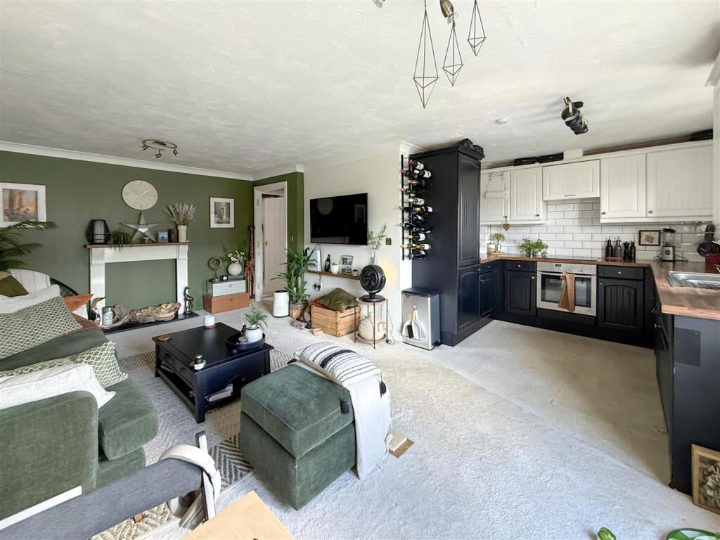 Apartment in Truro - View 2