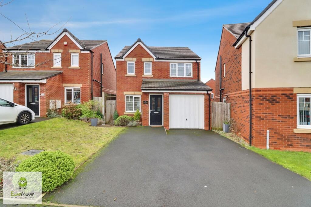 3-bed detached on Songthrush Way, Norton Canes, Cannock, Staffordshire, WS11, £310,000