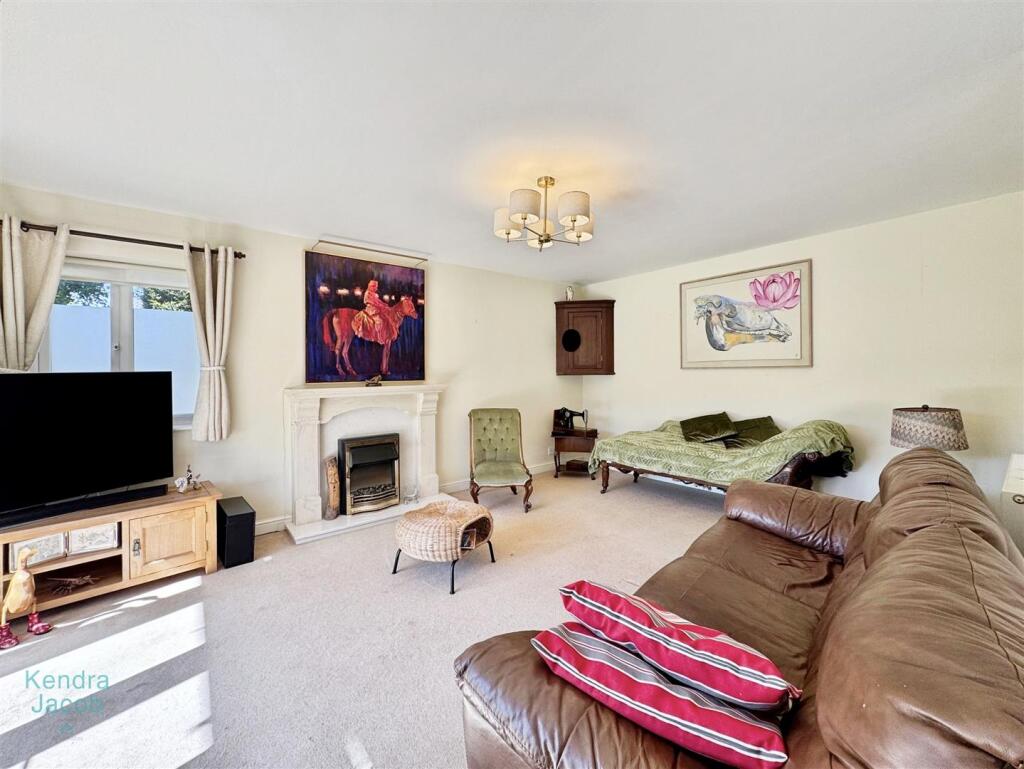 The Stables, 45 Lindrick Road, Woodsetts photo 4