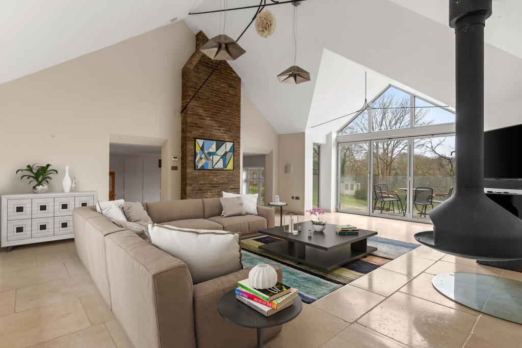 Robin Hill, High Molewood, Hertford, Hertfordshire, SG14 photo 2
