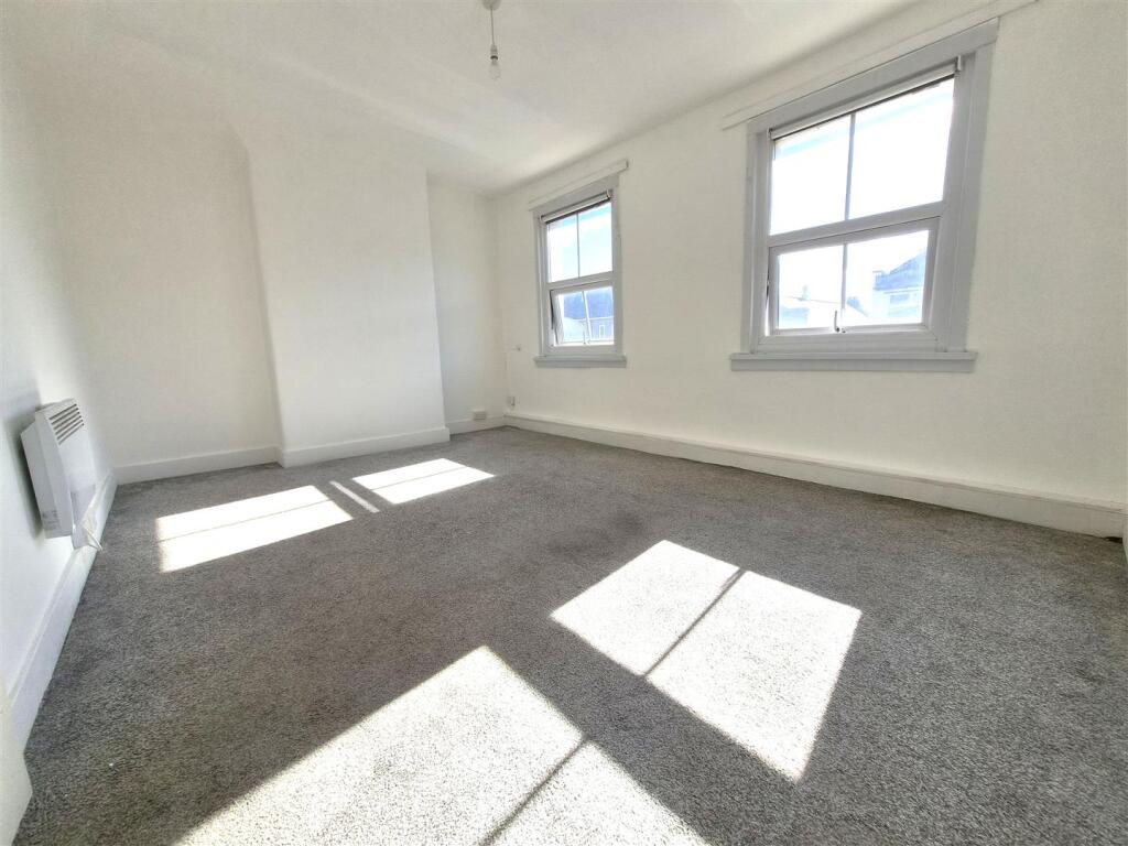 Apartment in Dartford - View 3