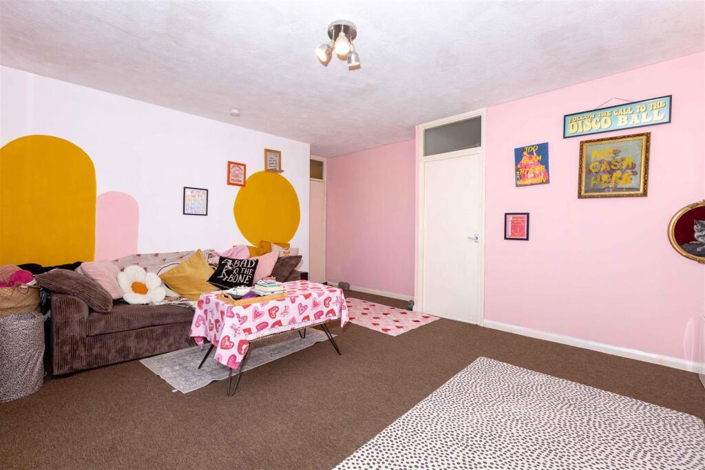 Northcourt Road, Worthing photo 4