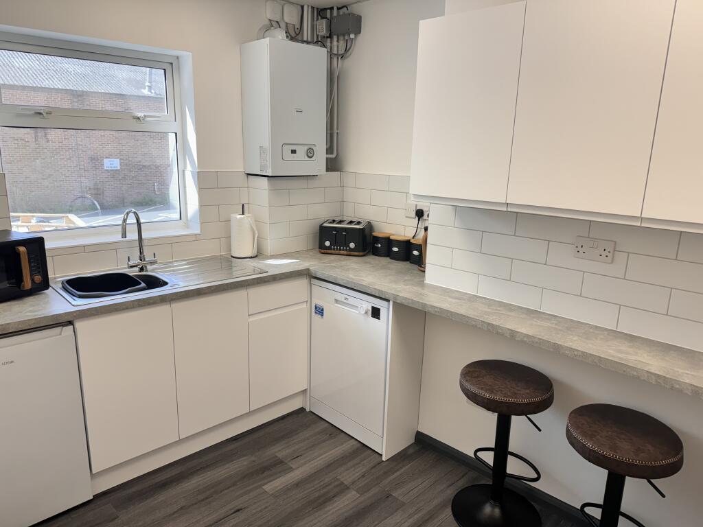 newley fitted out Kitchen