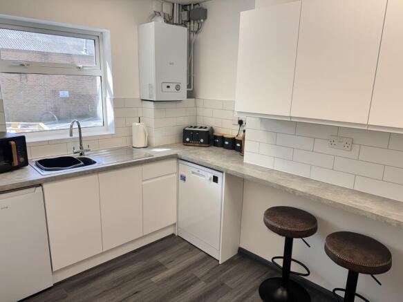 newley fitted out Kitchen