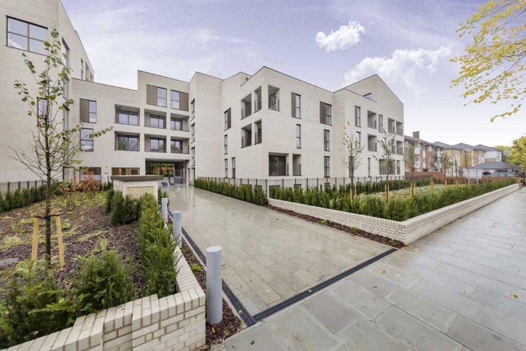 Main image of property: The Avenue, Queens Park