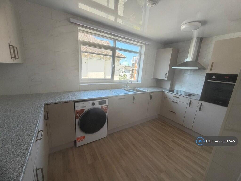 Apartment in Brighton - View 2