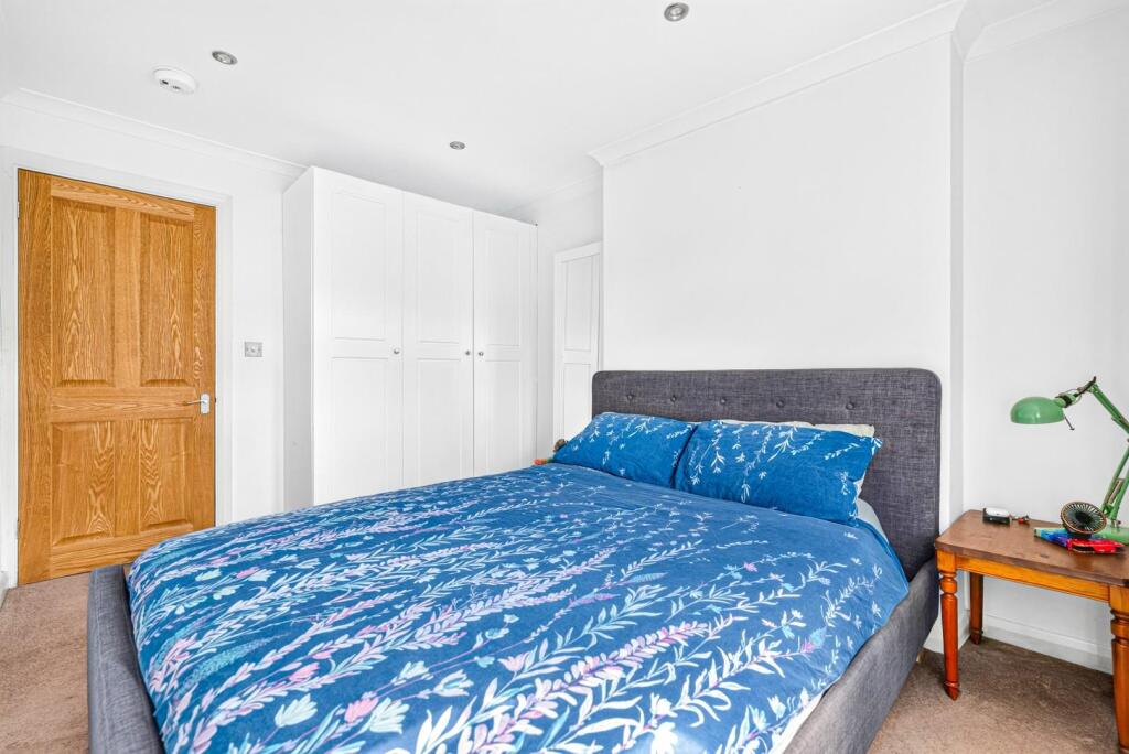 Apartment in London - More