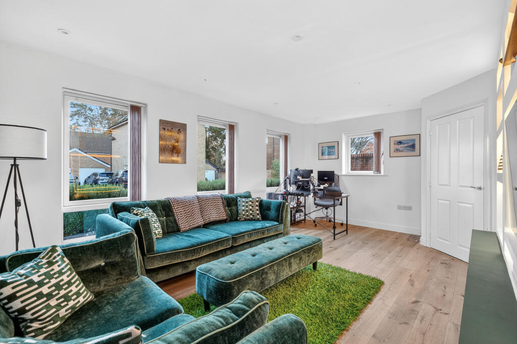 House in Bracknell, The Parks, Birch Hill - More
